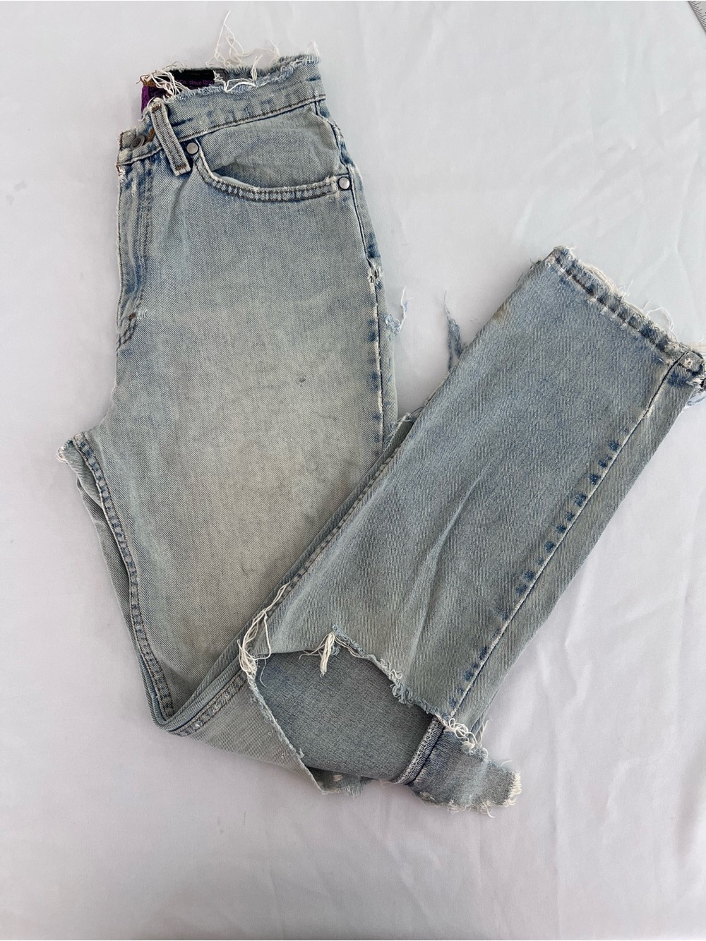 Silver Tab Levi’s Light Wash Distressed Women’s Jeans